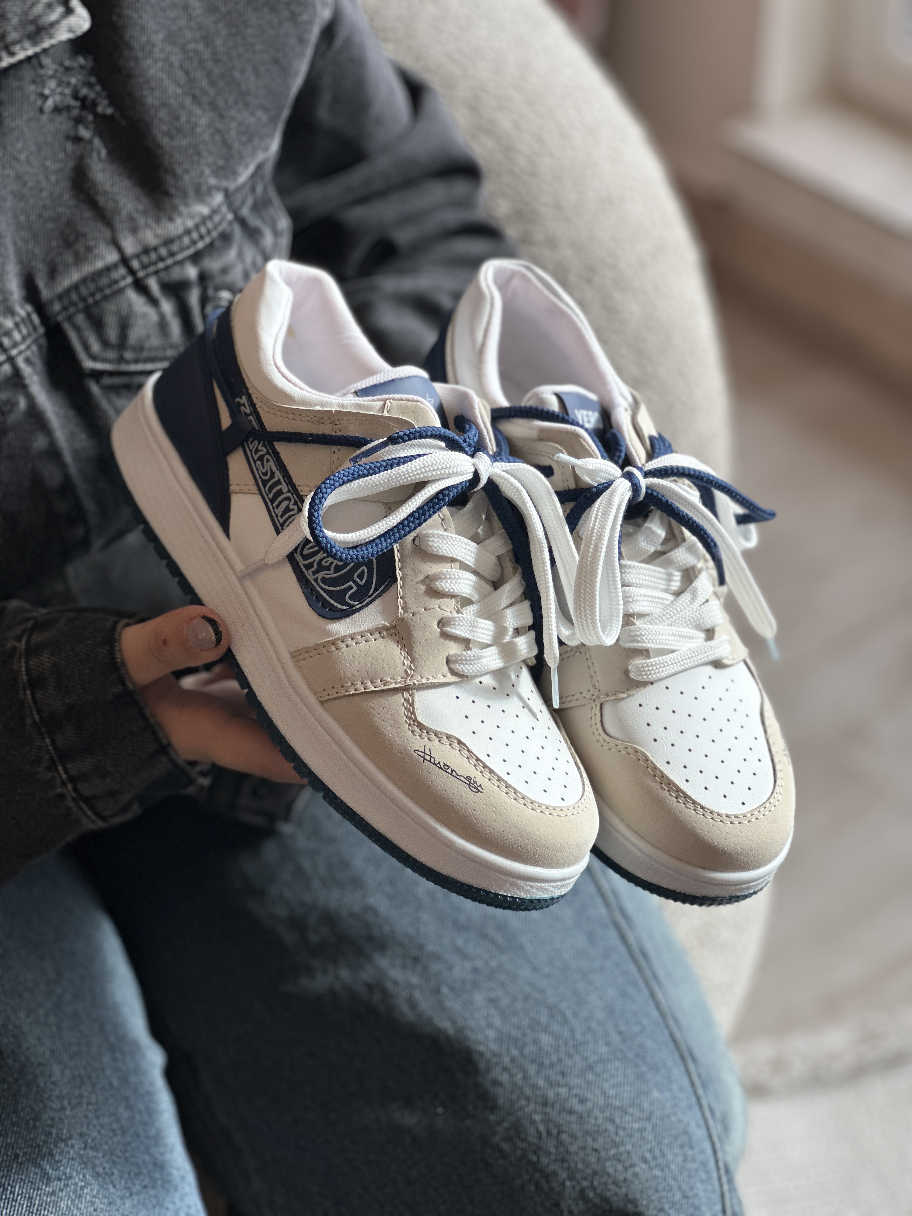 •\tکفش کتانی دخترانه اسپرت سفید سرمه‌ای| مناسب استفاده روزمره