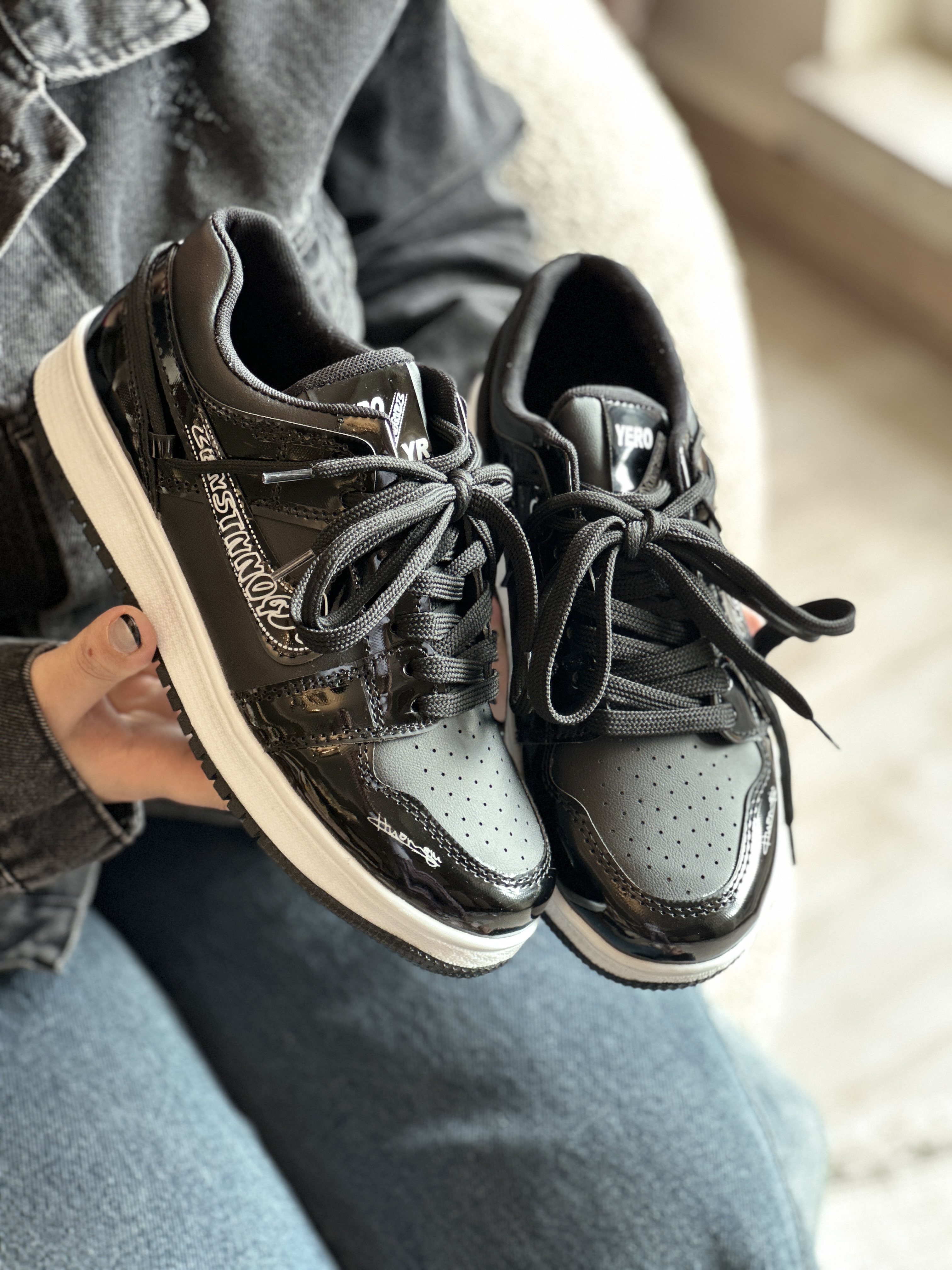 •\tکفش کتانی دخترانه اسپرت مشکی زیره سفید| مناسب استفاده روزمره