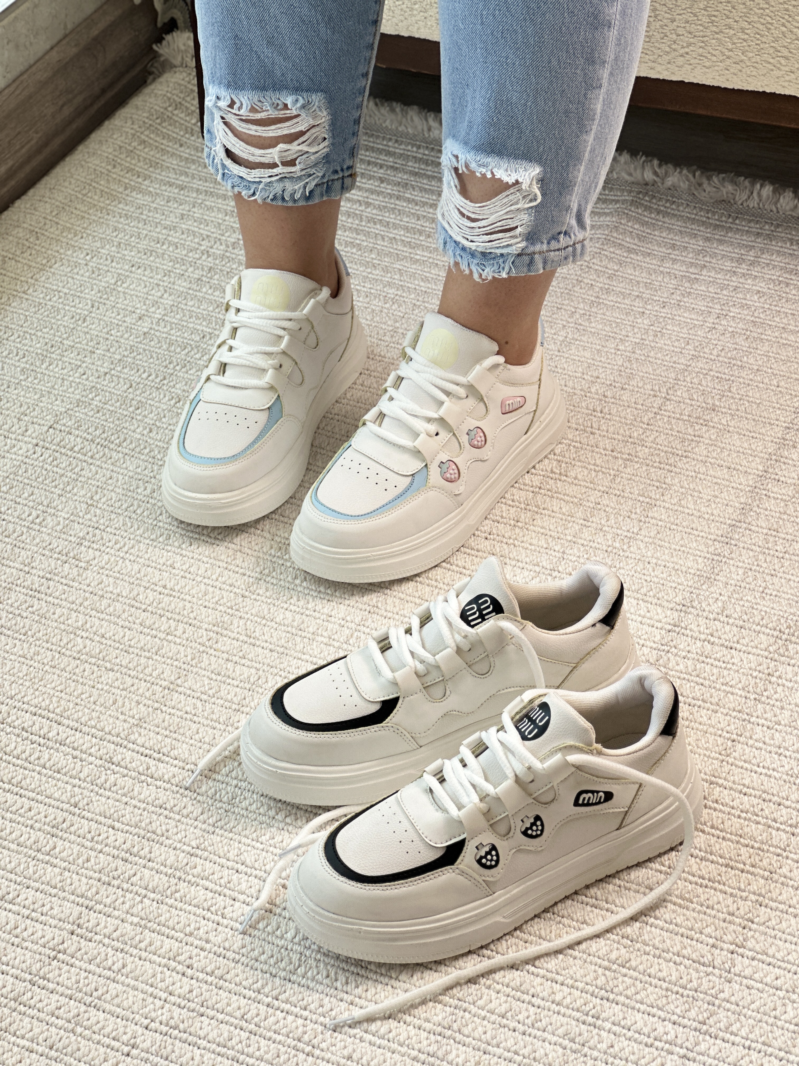 کفش کتانی اسپرت زنانه طرح توت فرنگی