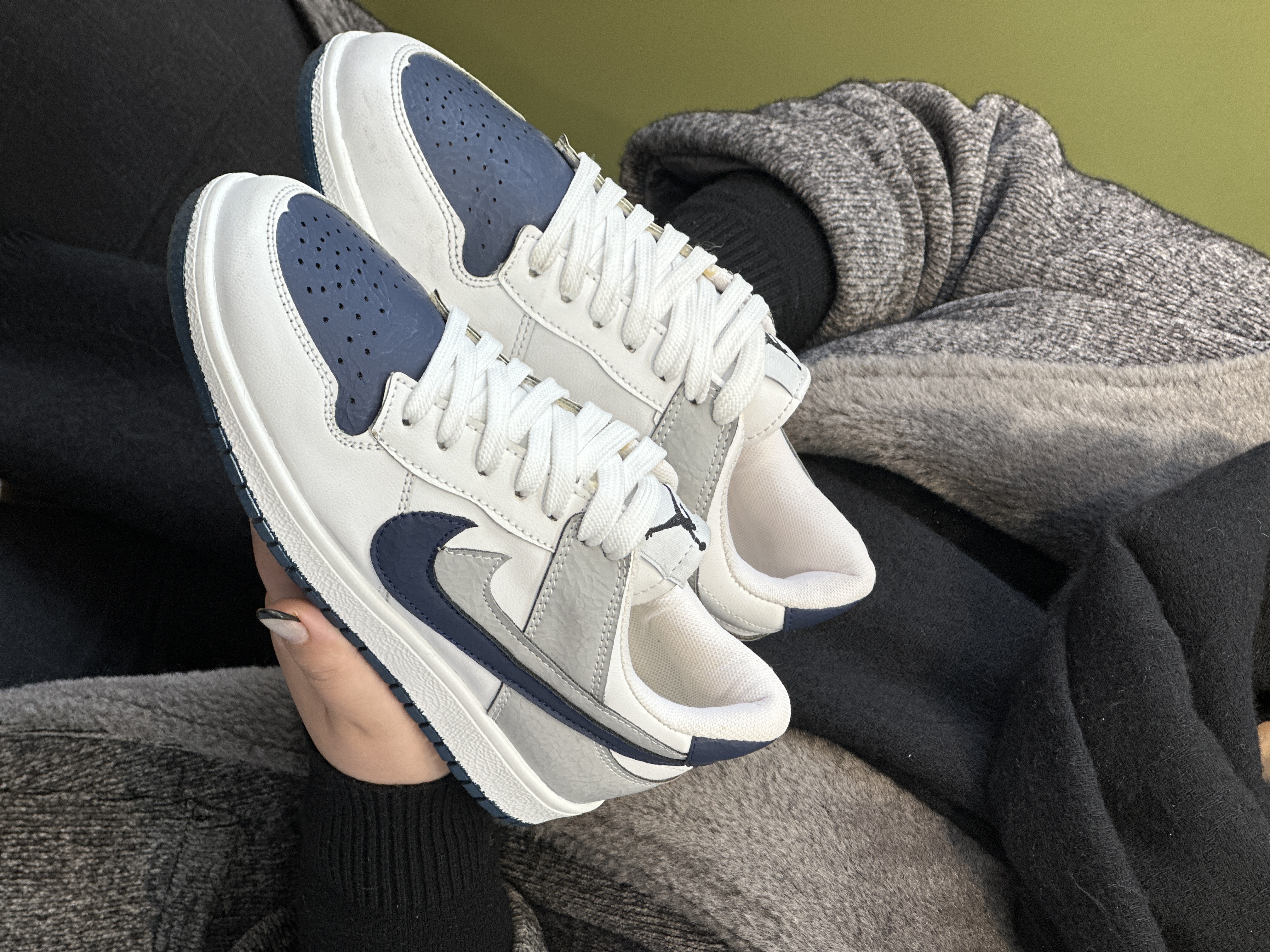 کفش کتانی اسپرت زنانه طرح دونایک سرمه‌ای/طوسی