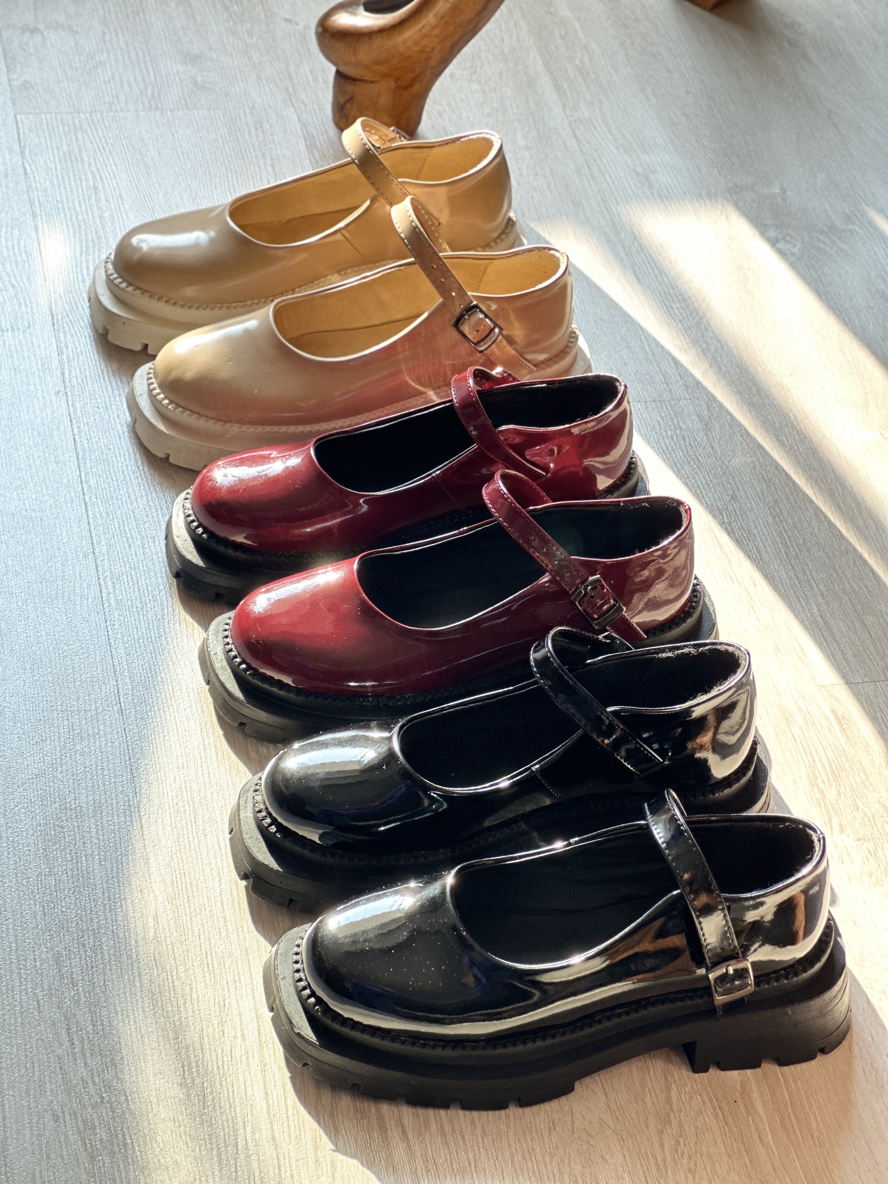 لوفر عروسکی زنانه براق لژدار | کفش بنددار خاص و ترند